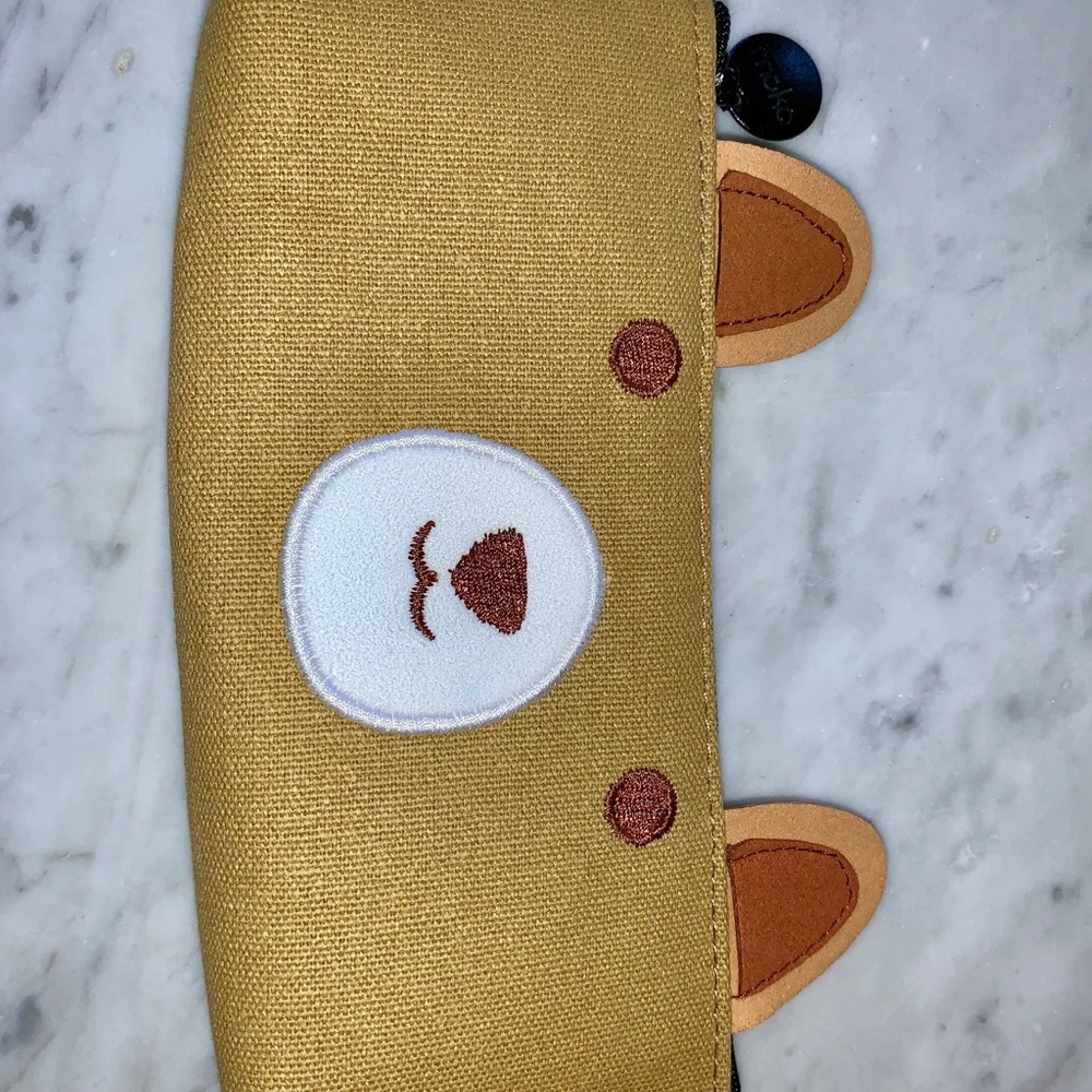 School supplies or makeup bag